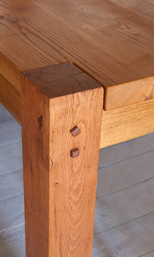 Tavolo con chiodi di legno - dettaglio