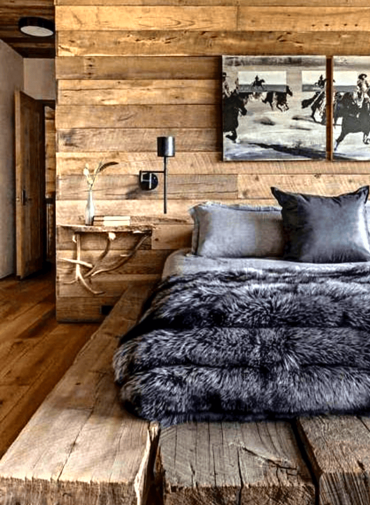 Connubio vecchio legno e tessuti camera da letto